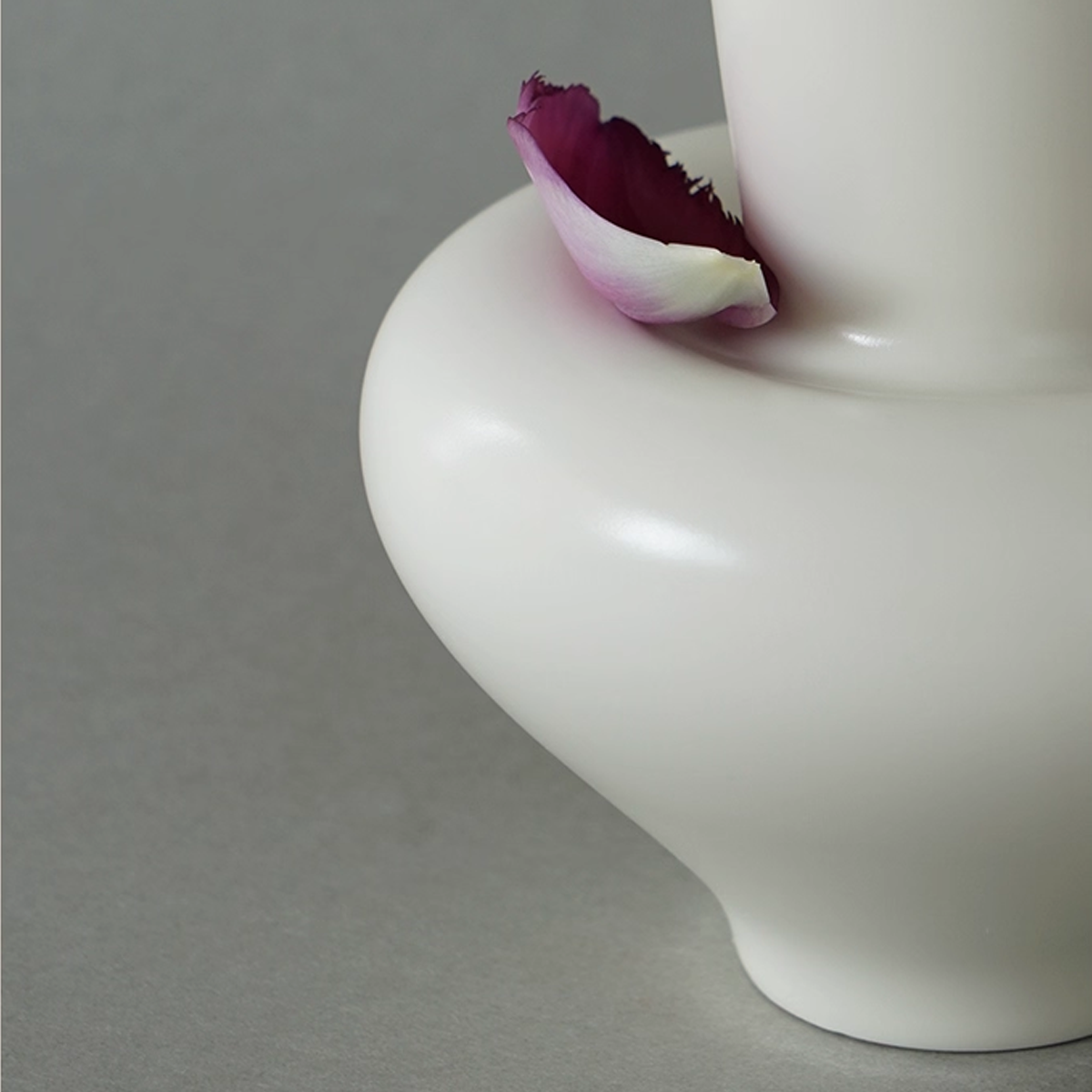 Echo Line - Melting Botanica Vase