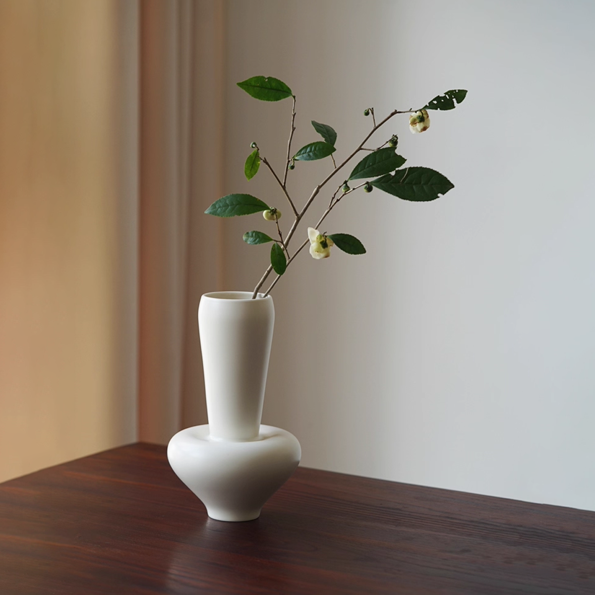 Echo Line - Melting Botanica Vase