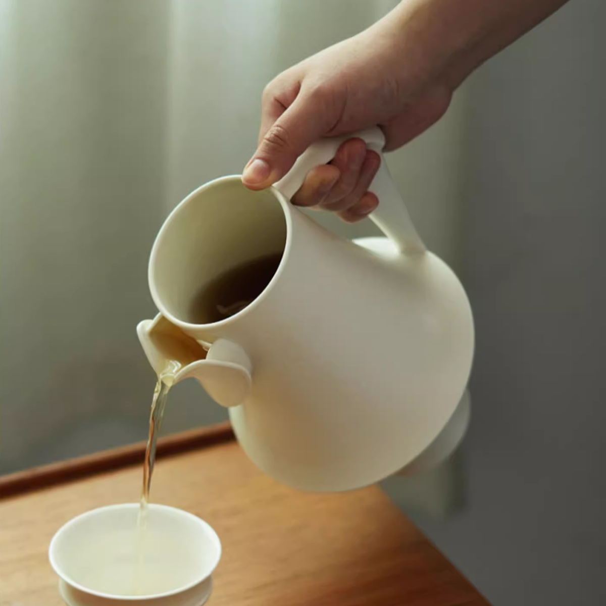 Echo Line - Arc Carafe